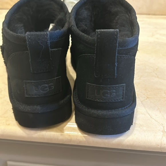 NEW Ugg black  ultra mini - Picture 5 of 6